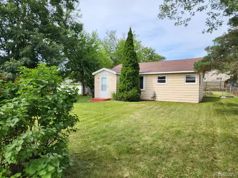 314 W Clarkston Rd, Lake Orion, MI 48362