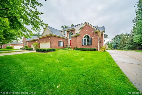 1948 Austin Dr, Utica, MI 48316