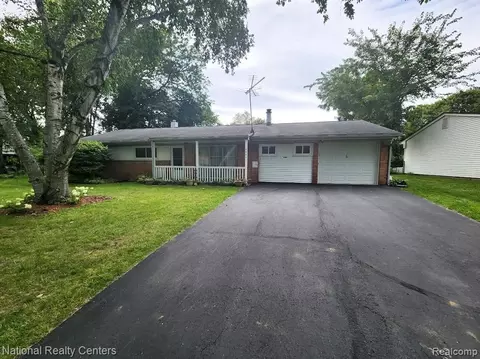 4845 Sundew St, Commerce Twp, MI 48382