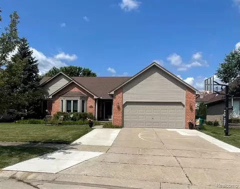 48435 Marion Dr, Macomb, MI 48044