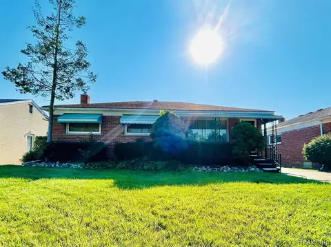 154 Cardwell St, Garden City, MI 48135