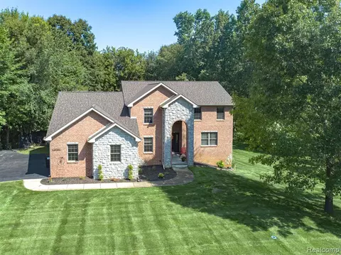 2730 Black Eagle Rdg, Howell, MI 48843 photo 1