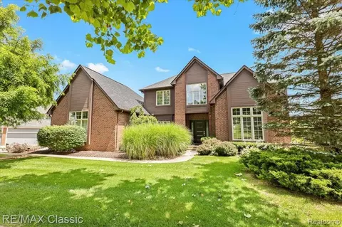 2995 Ivy Hill Dr, Commerce Twp, MI 48382