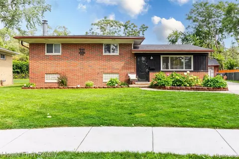 32618 Winona St, Westland, MI 48185