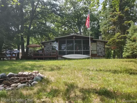 214 Driftwood Cir, Prudenville, MI 48651