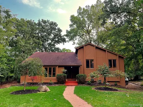 36669 W Lyman Rd, Farmington Hills, MI 48331