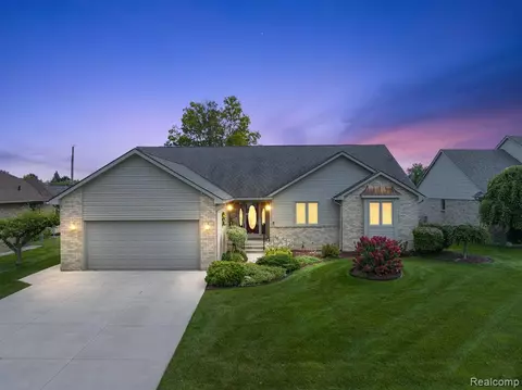35638 Kensington Ave, Sterling Heights, MI 48312