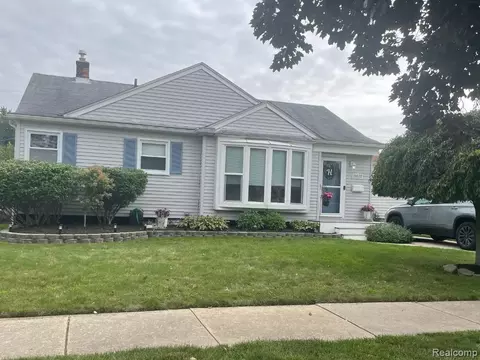 29525 Rosslyn Ave, Garden City, MI 48135