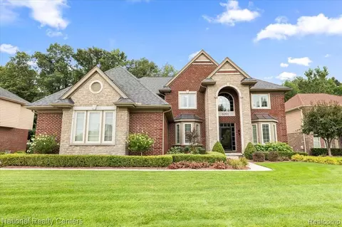6091 Birchcrest Ln, Commerce Twp, MI 48382