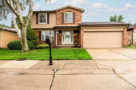 16314 Greenland Dr, Macomb, MI 48044