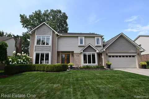 25627 Sullivan Ln, Novi, MI 48375