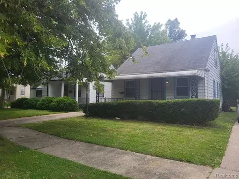 19708 Elkhart St, Harper Woods, MI 48225