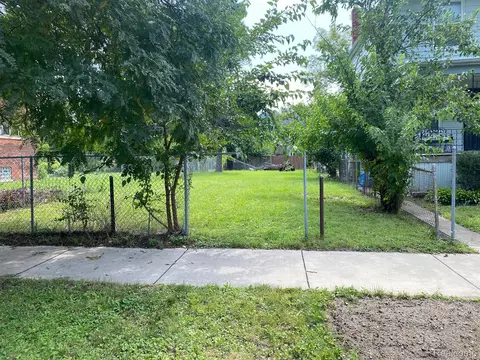 414 Melbourne St, Detroit, MI 48202
