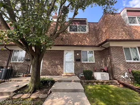 37112 S Aragona Dr, Clinton Township, MI 48036