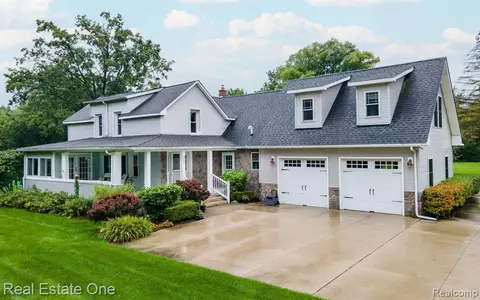 461 Shortridge Ave, Rochester Hills, MI 48307