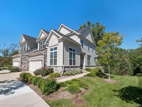 23976 Seminole Crt Ct, Novi, MI 48375