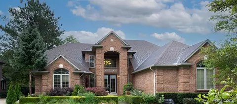 54594 Woodcreek, Shelby Township, MI 48315