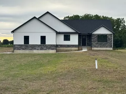 4065 Shoemaker Rd, Almont, MI 48003