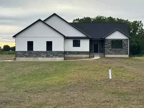 4065 Shoemaker Rd, Almont, MI 48003