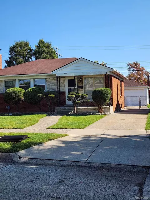 28714 Fountain St, Roseville, MI 48066