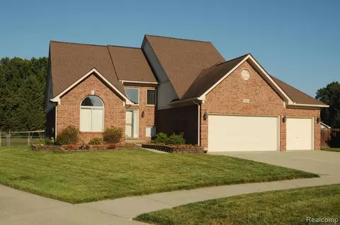 48050 Paint Creek Ct, Chesterfield, MI 48047