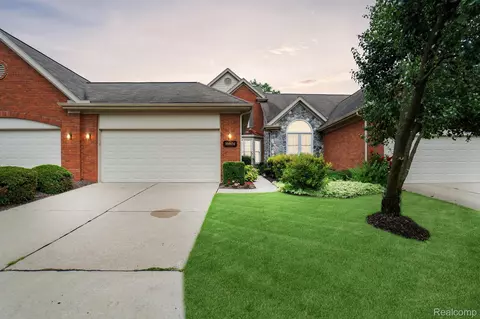16604 Forest Lake Dr, Northville, MI 48168