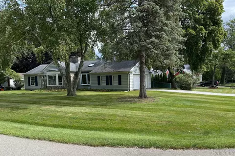 19455 Coral Gables St, Southfield, MI 48076