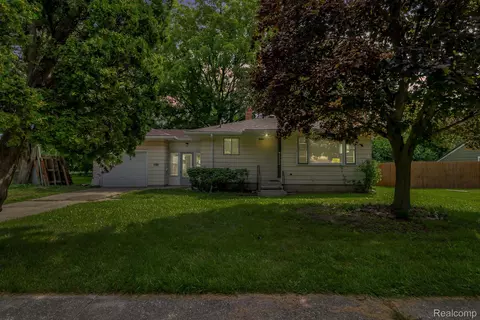 2212 Thatcher St, Saginaw, MI 48601