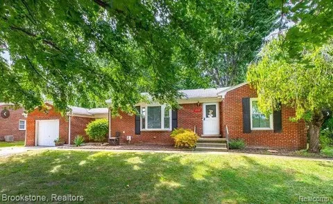 39505 Memory Ln, Harrison Township, MI 48045
