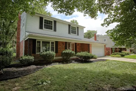 30700 Old Stream St, Southfield, MI 48076