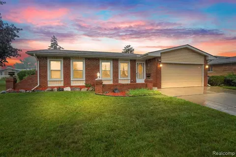 16501 Grillo Dr, Clinton Township, MI 48038