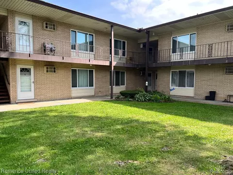 1450 Ann Arbor Rd W #14, Plymouth, MI 48170