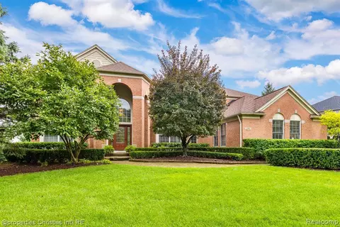 2383 Andover Blvd, Rochester, MI 48306