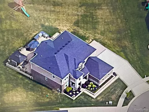 3019 Dalton Dr, Walled Lake, MI 48390