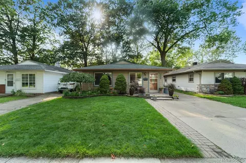 26443 Tawas St, Madison Heights, MI 48071