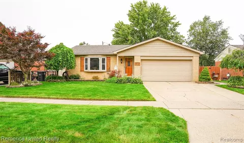 36232 Canyon Dr, Westland, MI 48186