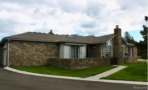 48526 Sutton Bay, Utica, MI 48315