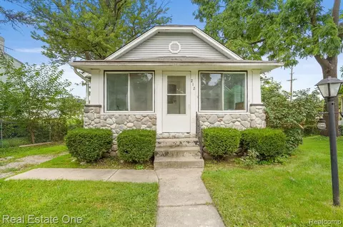 212 W Brooklyn Ave, Pontiac, MI 48340