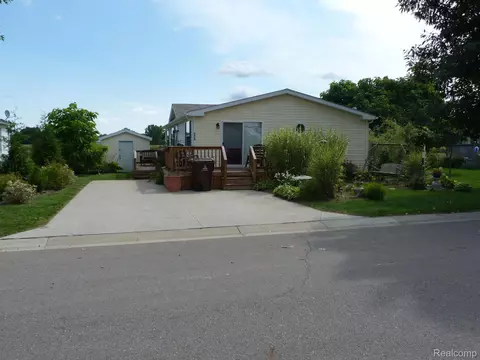 4454 Wynnwood Dr, Howell, MI 48843