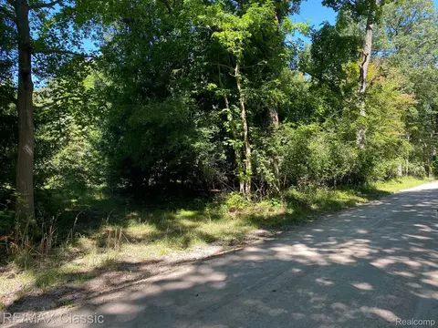 692 Jennings Rd, Northfield, MI 48189