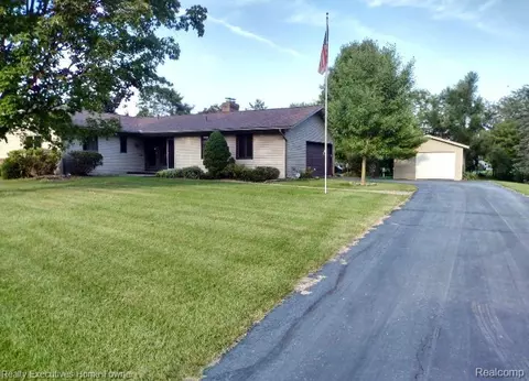 9845 James Dr, Saline, MI 48176