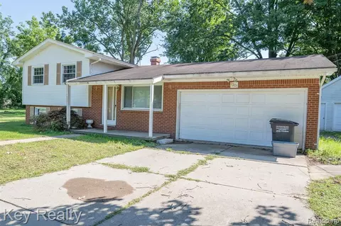 1301 Burrwood St, Temperance, MI 48182