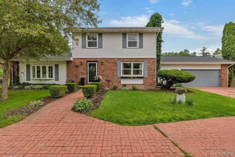 10433 Grand Blanc Rd, Gaines, MI 48436