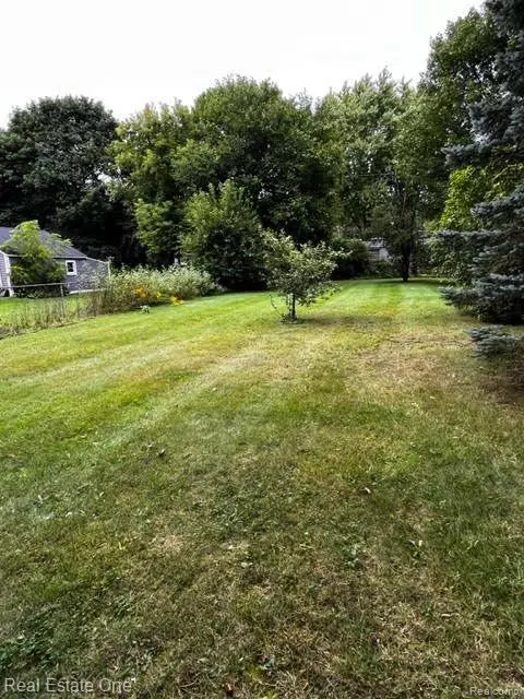 Vl Southward Ave, Waterford, MI 48329
