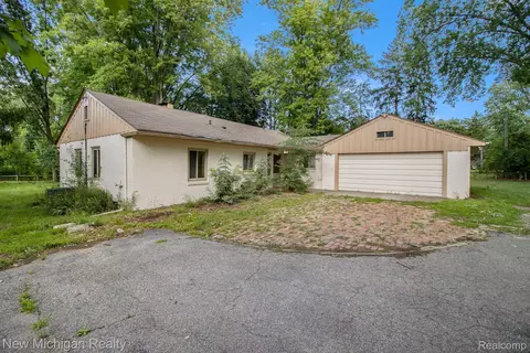 22470 Brookside Dr, Southfield, MI 48033