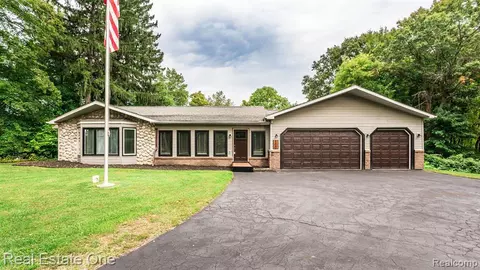 100 Broadway, Davisburg, MI 48350
