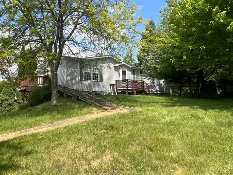 5885 Fargo Rd, Kenockee, MI 48006