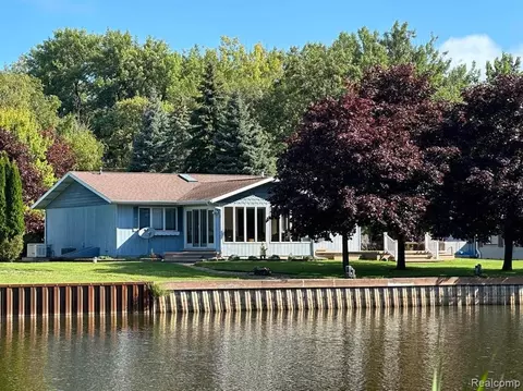 9701 N Shore Dr, Sand Point, MI 48755