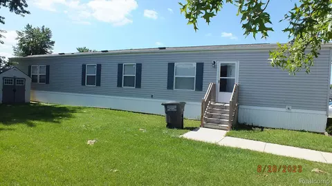 204 Kimberly Ln, Dundee, MI 48131