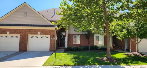 29311 Woodpark Cir, Warren, MI 48092